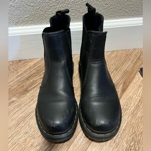 Doc martens leather Chelsea boot 2976 size 8 US EU 39